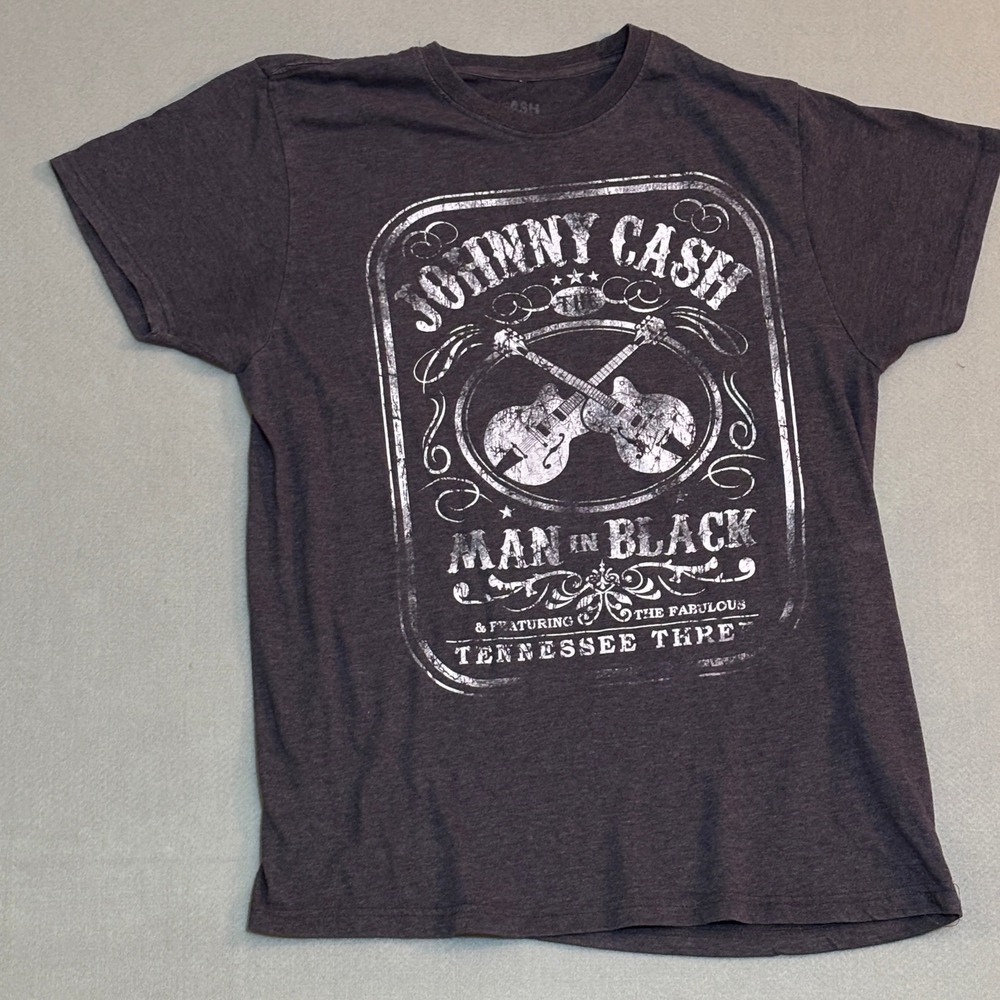 Johnny Cash Man in Black Graphic T-Shirt Mens Large Charcoal Tennessee Three